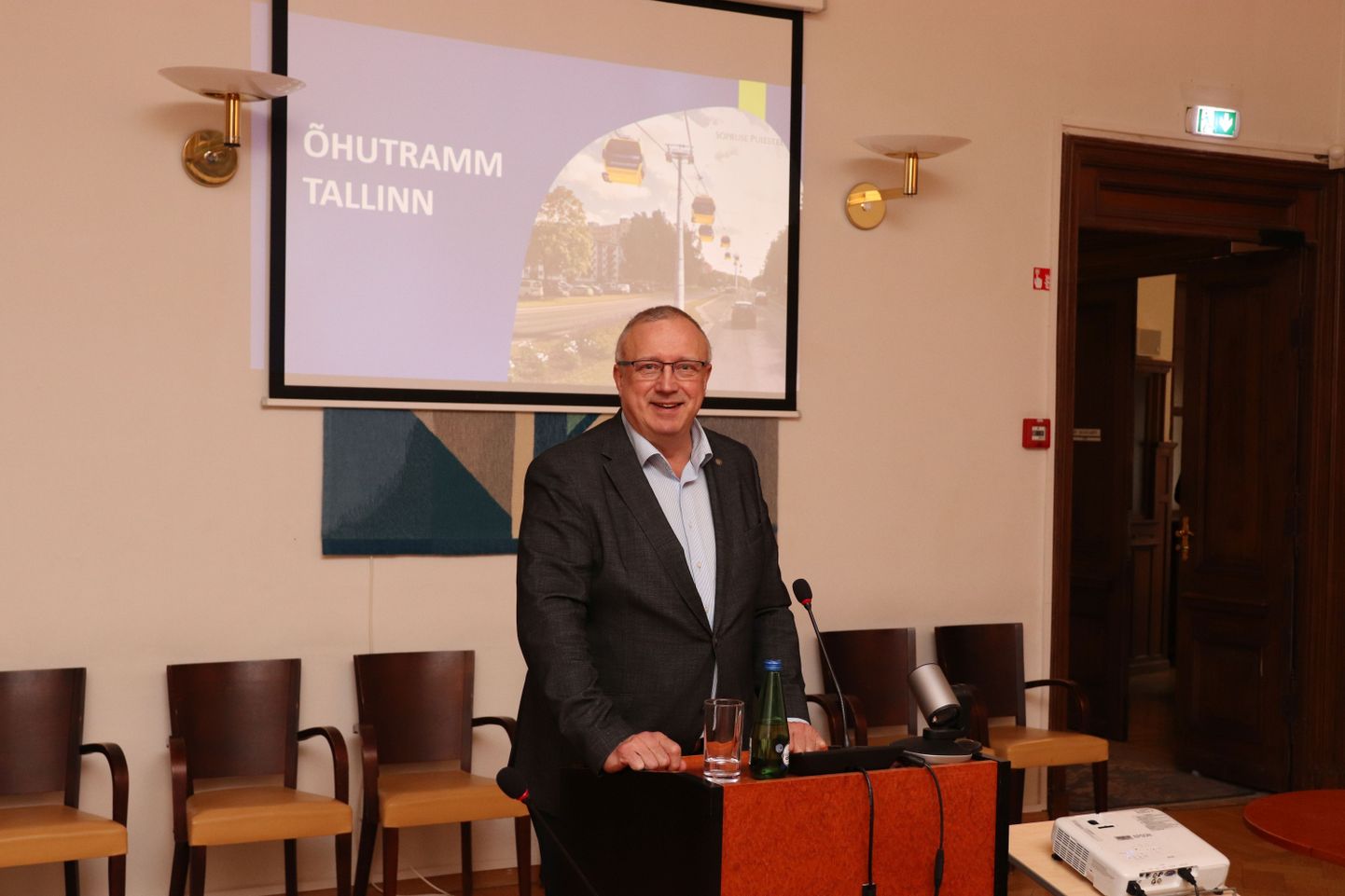 Linnavolikogu EKRE fraktsiooni esimees Mart Kallas tutvustas reedel Tallinna õhutrammi visiooni.