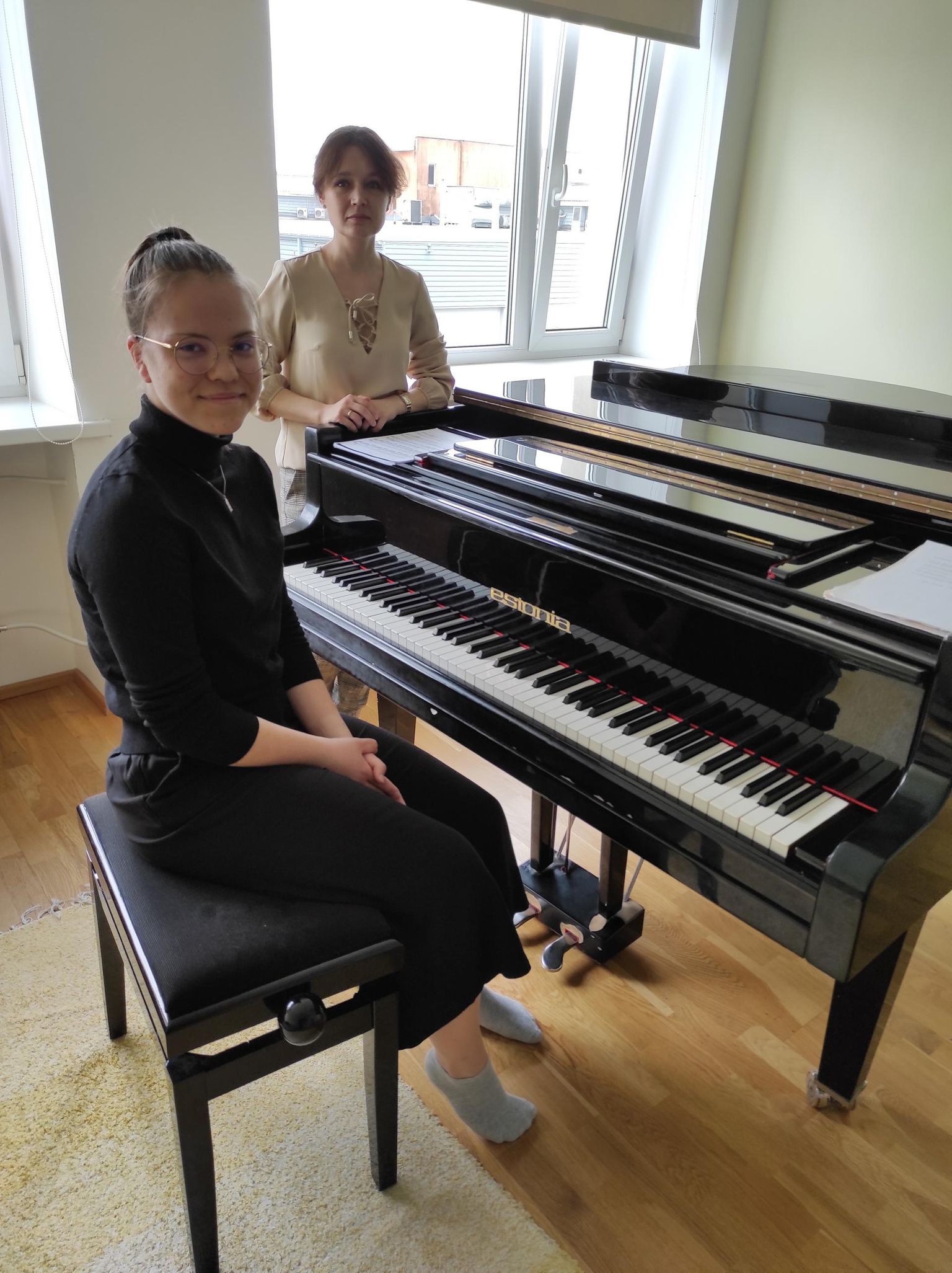 Kui Annika Aruvainu istus klaveri taha, et mängida Chopini ja Bachi ning salvestada 12-minutine video, ei mõelnud ta võistlusest, vaid muusikast. Palad kõlasid kohe esimesel esitusel nii hästi, et võinuks võistlema saata, arvas õpetaja Darja Roditšenko.