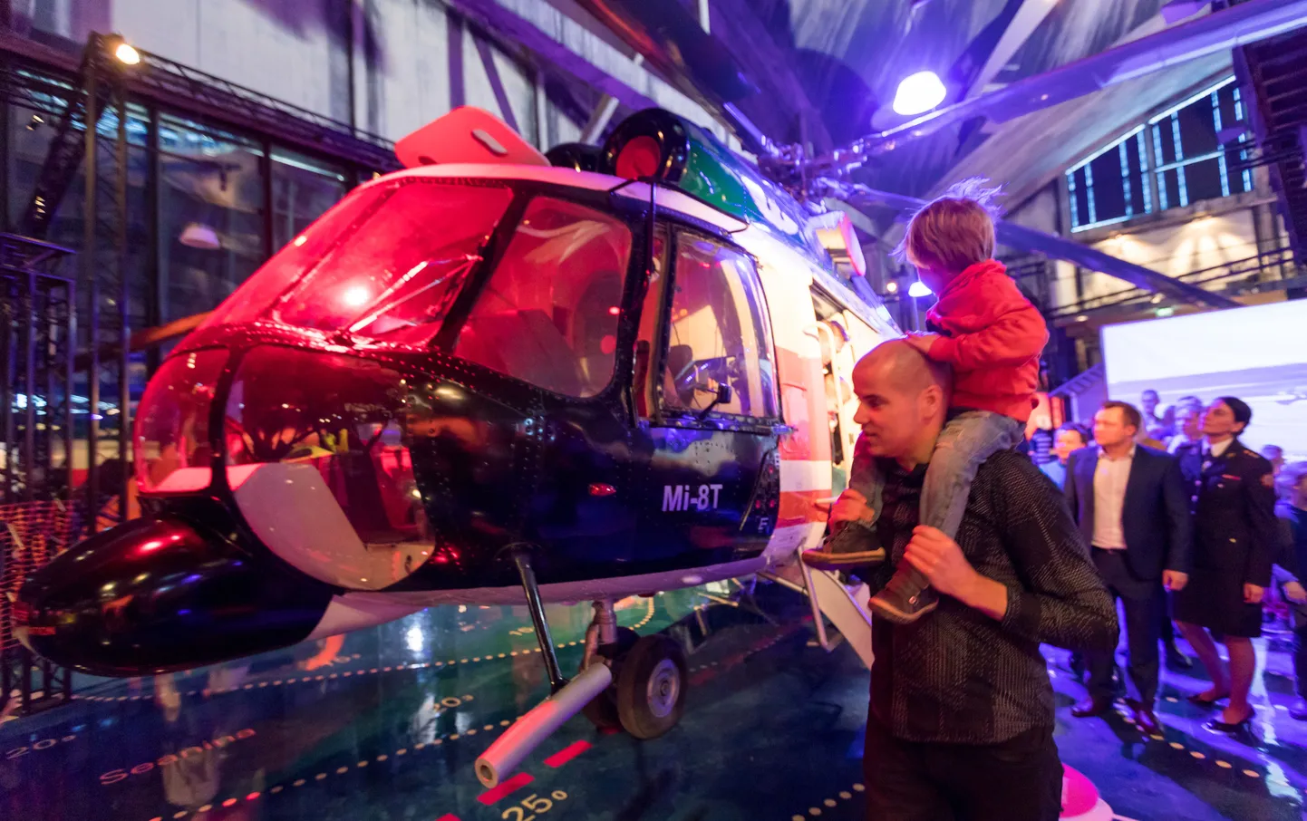 Merepääste teemaline näitus Lennusadamas.