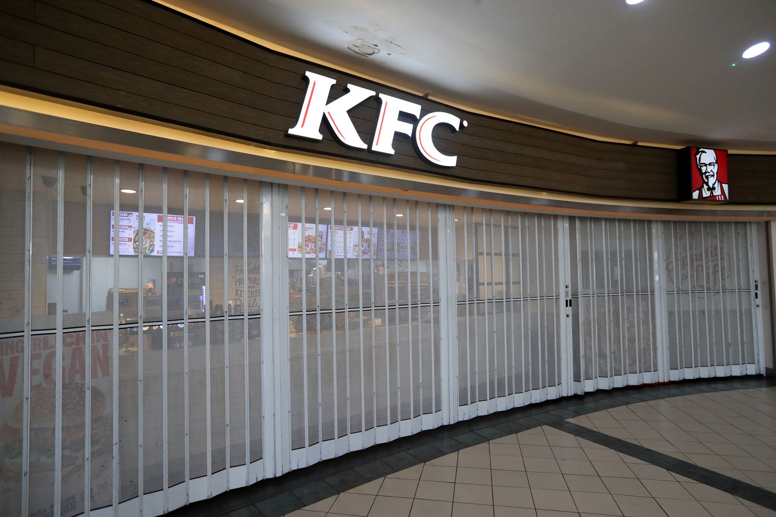 Suletud KFC söögikoht Cambridge lähedal Suurbritannias.