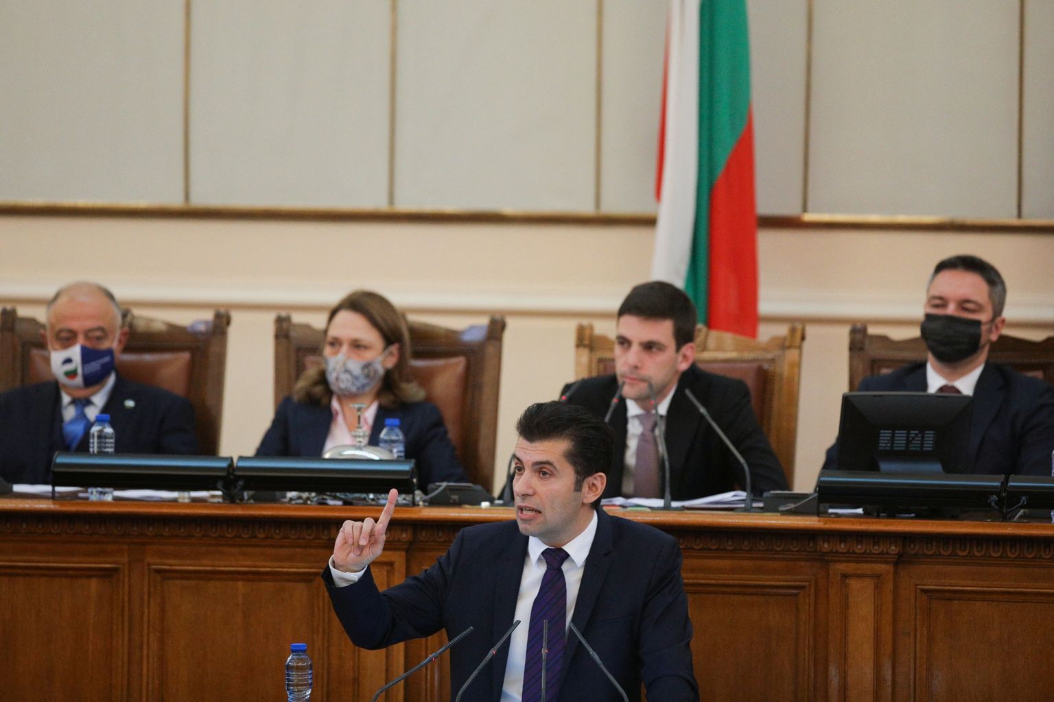 Bulgaaria peaminister Kiril Petkov esinemas parlamendis. Foto on illustratiivne.