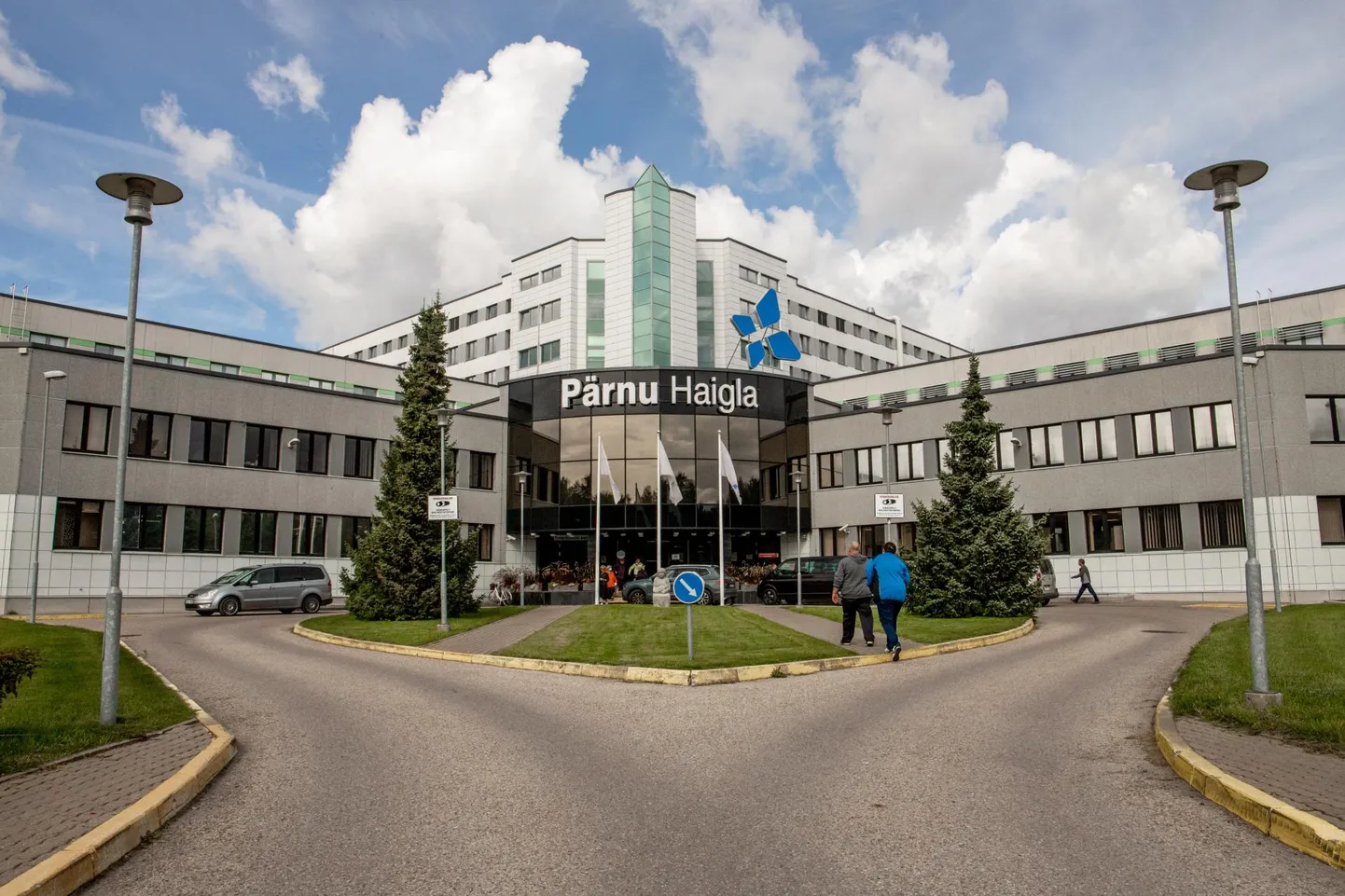Kukkunud mootorrattur toimetati Pärnu haiglasse.