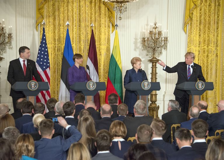 Läti president Raimonds Vejonis, Eesti president Kersti Kaljulaid, Leedu president Dalia Grybauskaite ja USA president Donald Trump mullu 3. aprillil Valges Majas.