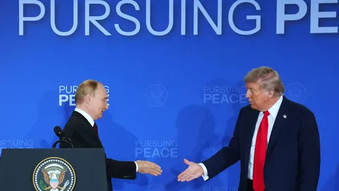 Odzivi na Trumpov mirovni načrt za Ukrajino: Šok v Kijevu in EU, podrobnosti načrta pricurljale v javnost.