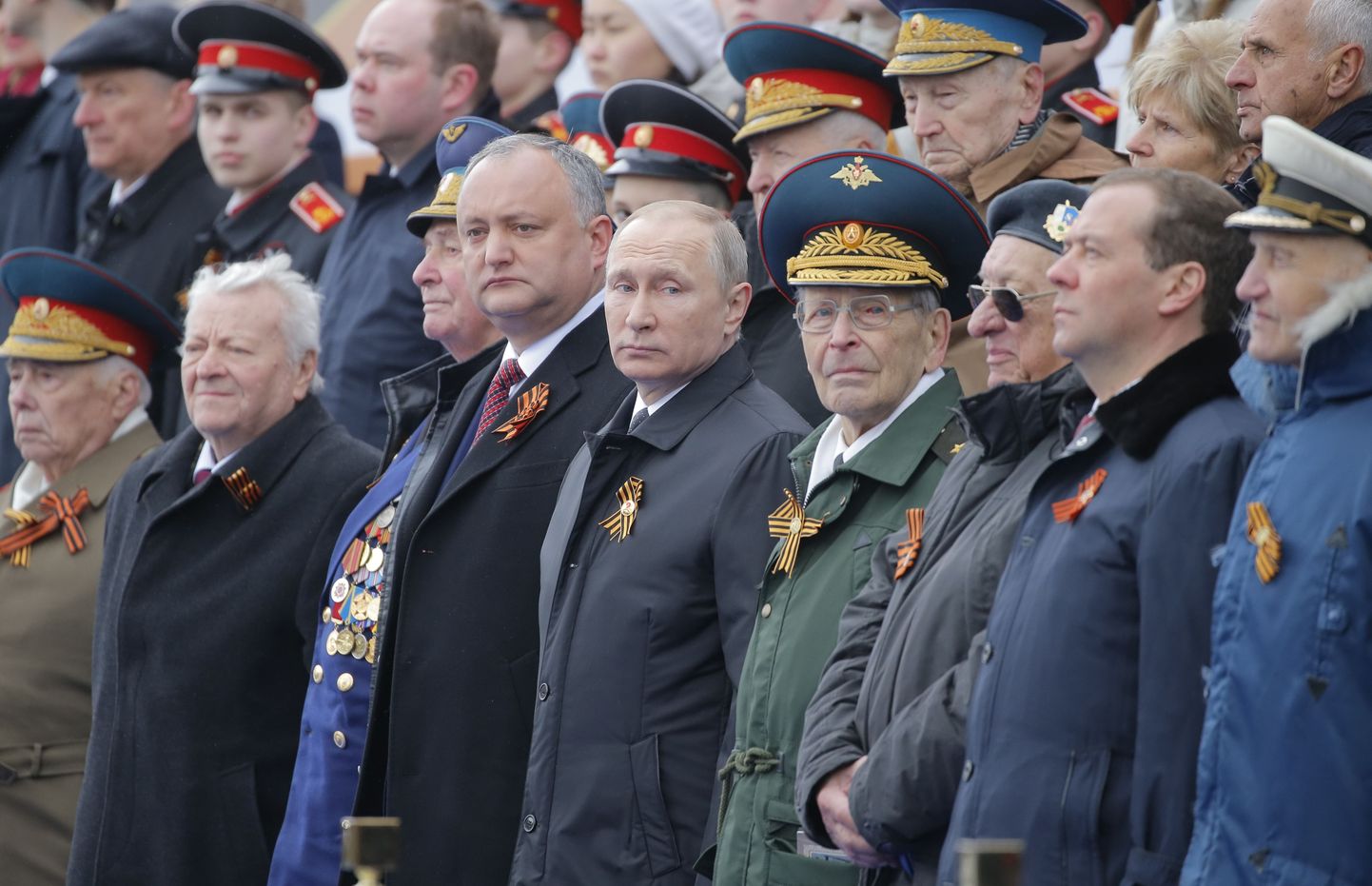 В Москве на Красной площади прошел военный парад в ознаменование 72-й годовщины победы в Великой Отечественной войне.