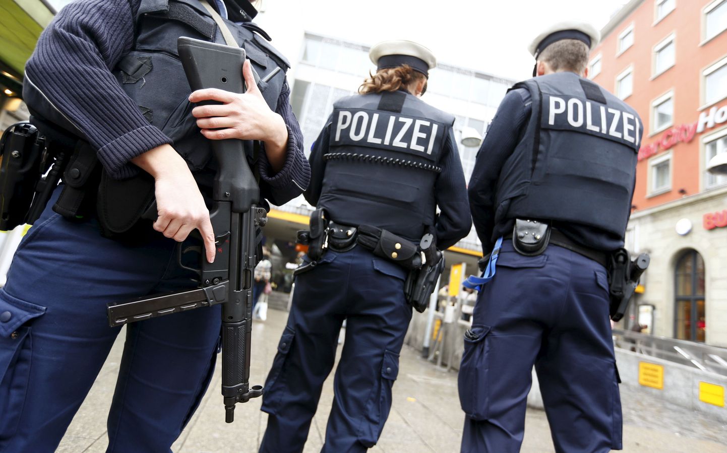Politseinikud Müncheni pearaudteejaama juures.