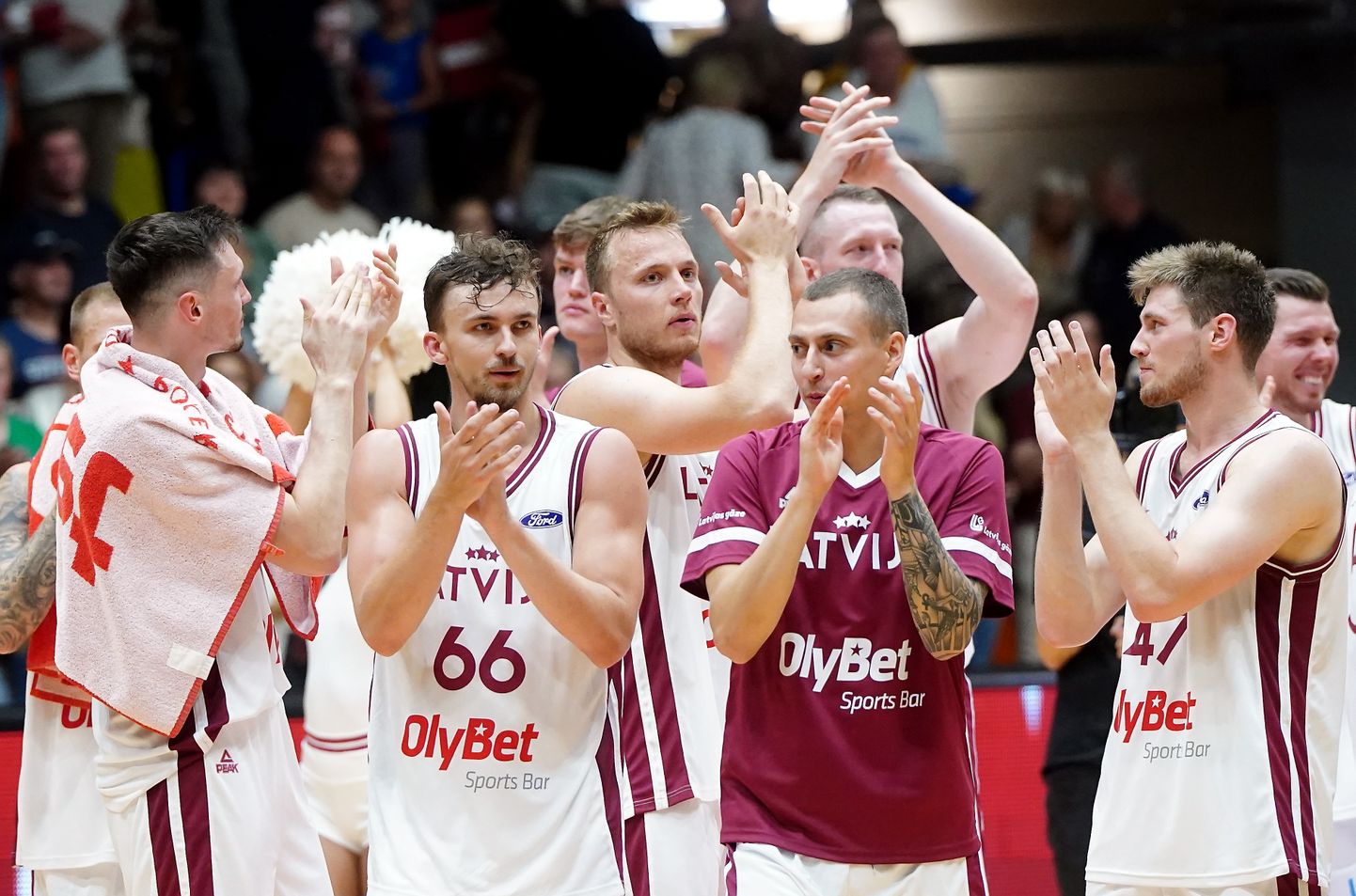 Latvijas basketbola valstsvienības spēlētāji