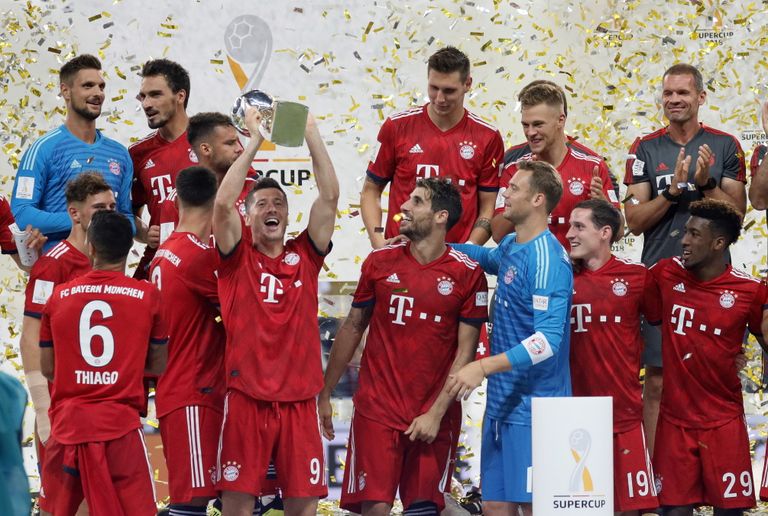 Мюнхенская "Бавария" празднует победу в Суперкубке Германии