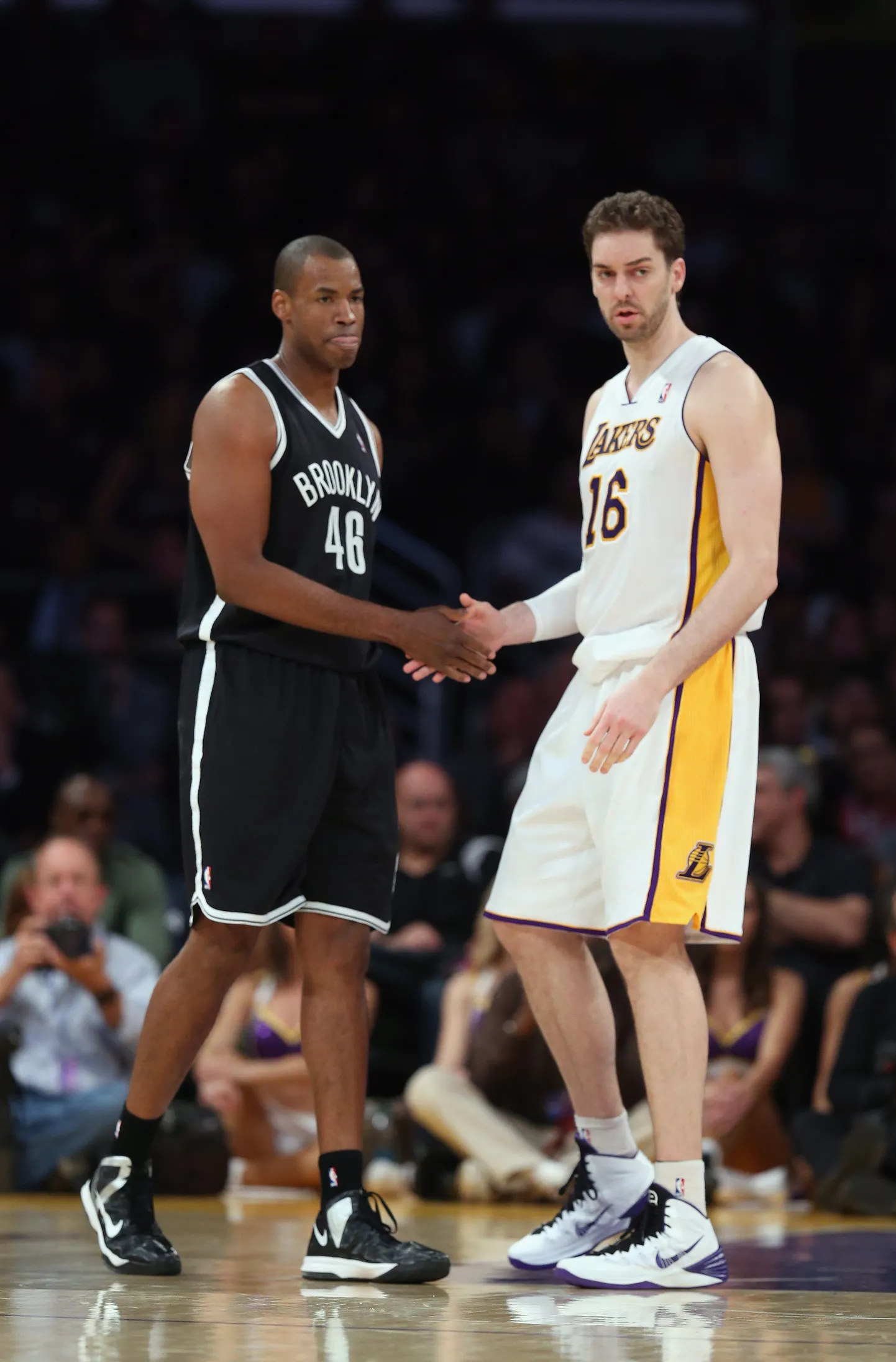 Jason Collins (vasakul) ja Pau Gasol.