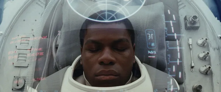 Kaader filmist «Tähesõjad: viimased jedid». Pildil John Boyega