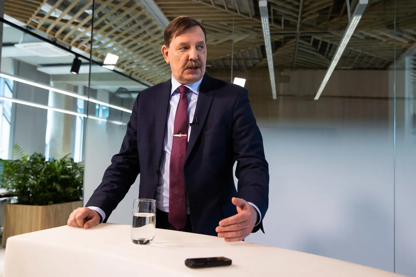 Majandus- ja taristuminister Taavi Aas eelmisel kuul saate «Otse Postimehest» stuudios.