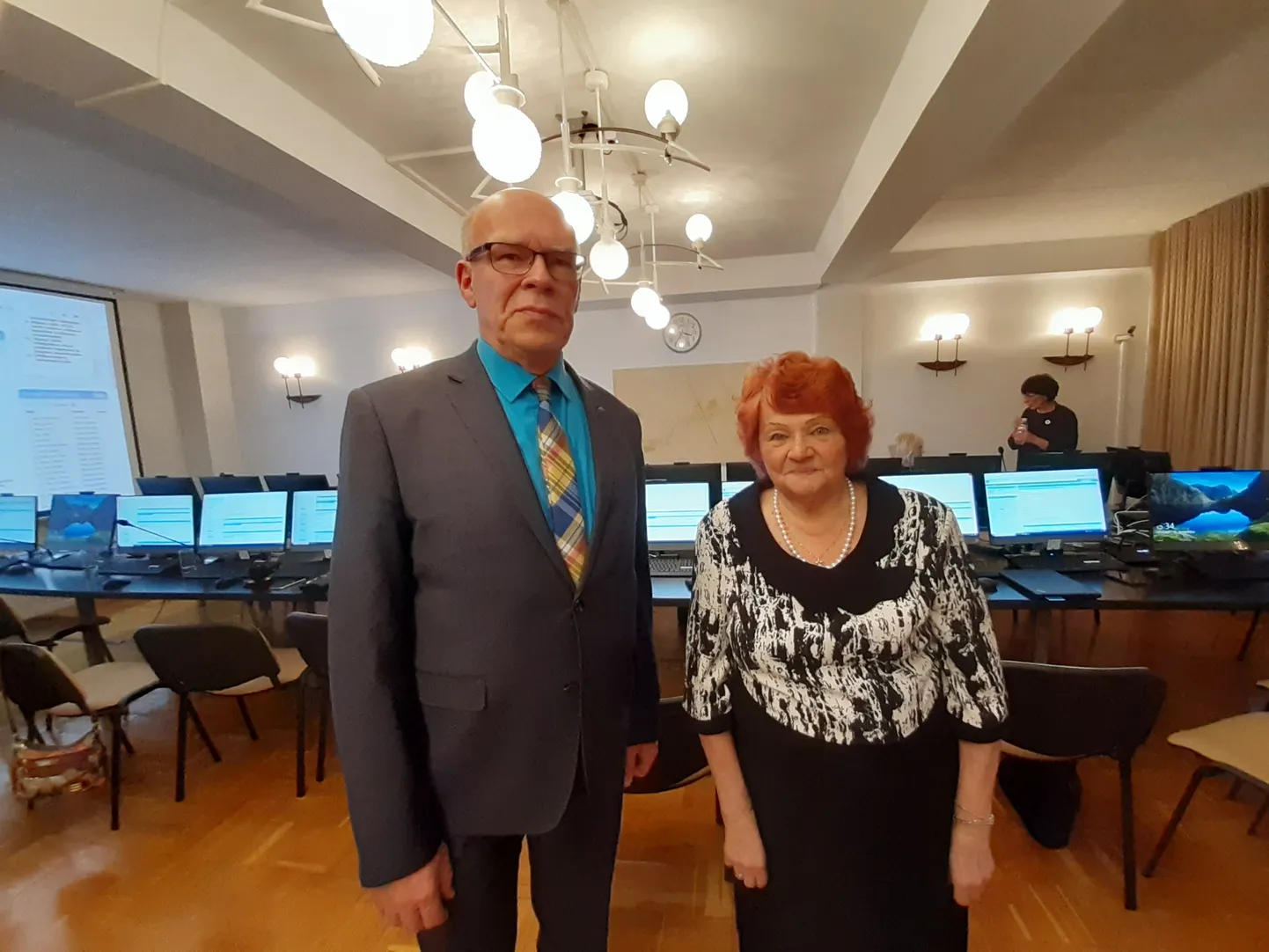 Reformierakonna Isamaa vastu vahetanud endine Jõgeva abivallavanem Viktor Svjatõšev valiti volikogu esimeheks ning aseesimehe koha sai EKREst Isamaasse astunud Tiiu Õunapuu.