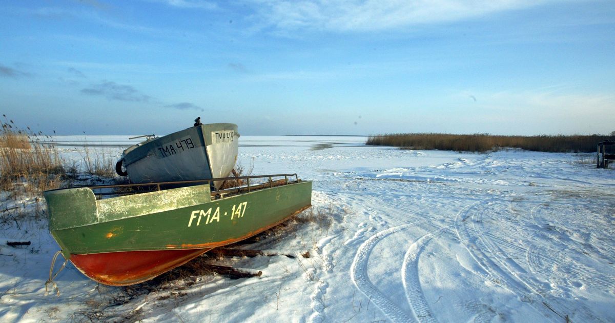 Peipsil uppus motokelguga läbi jää vajunud kalamees