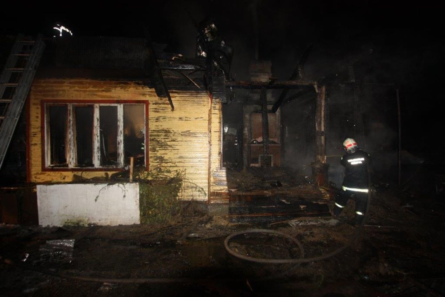 Третьего января в Кохтла-Ярве сгорел жилой дом. Хозяева дома, пожилые люди, остались практически на улице.