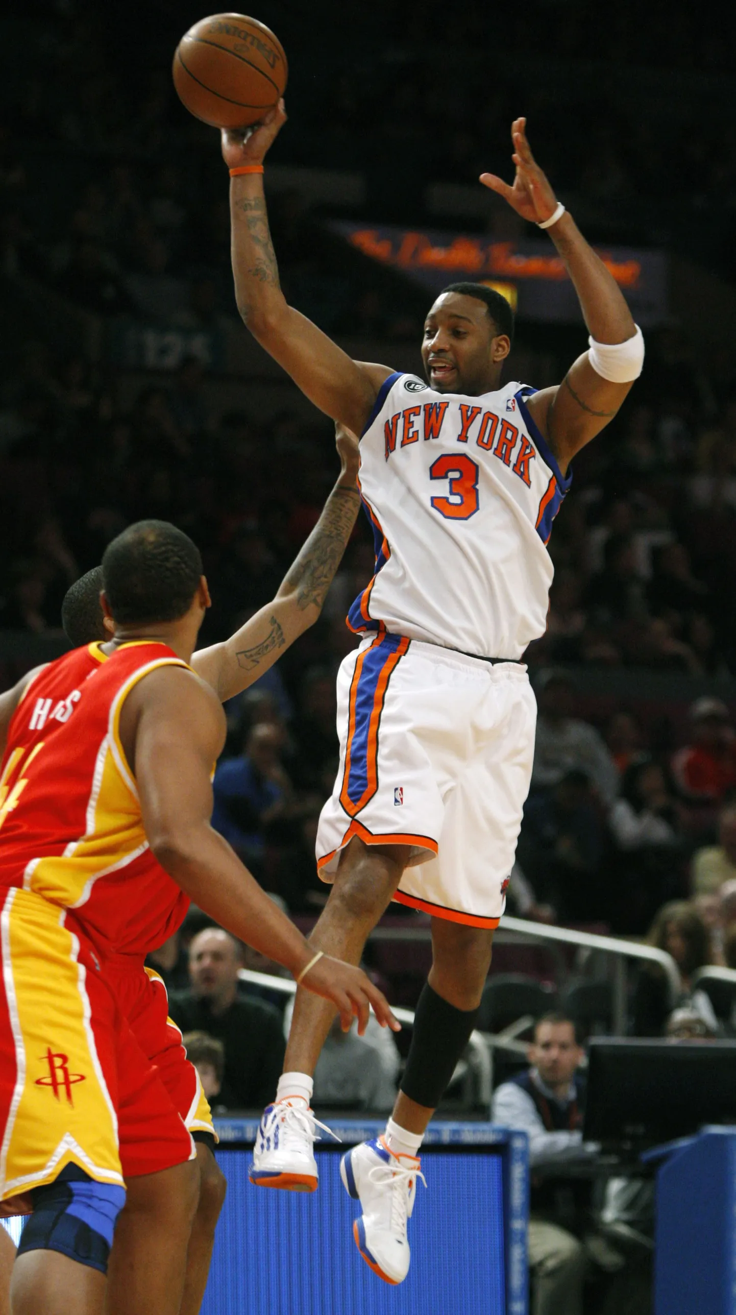 Tracy McGrady (palliga) New York Knicksi särgis.