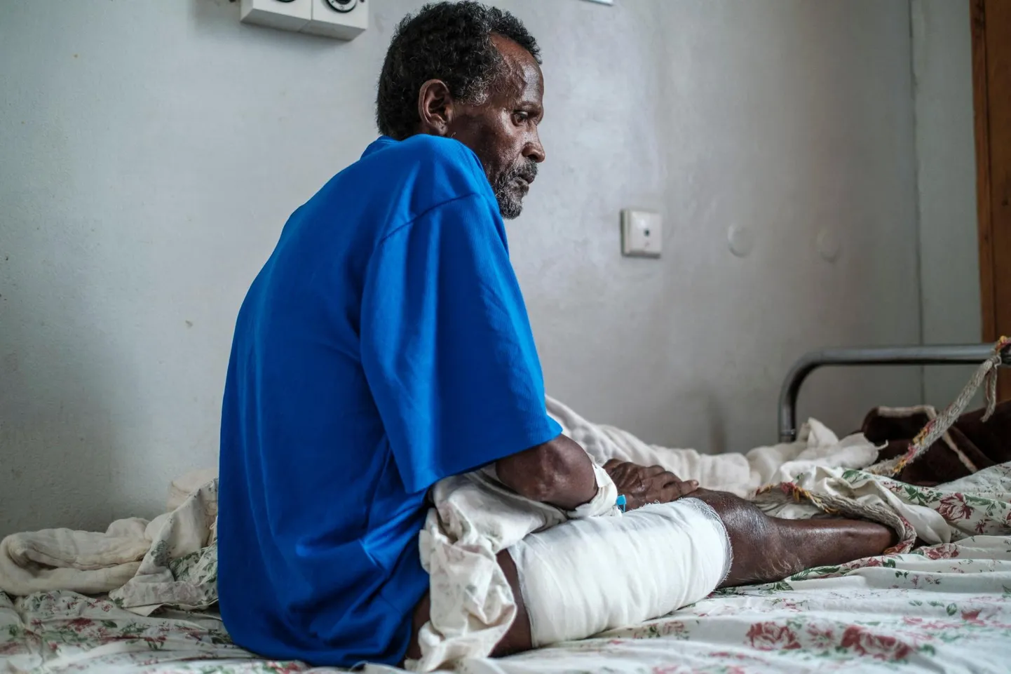66-aastane tigrinja Tamrat Kidanu jäi ellu Dengolati massimõrvas. Amnesty International süüdistab Tigrays võitlevaid Eritrea sõdureid sadade inimeste tapmises mullu novembris verevalamise käigus, mida inimõiguslased peavad tõenäoliseks inimsusevastaseks kuriteoks.