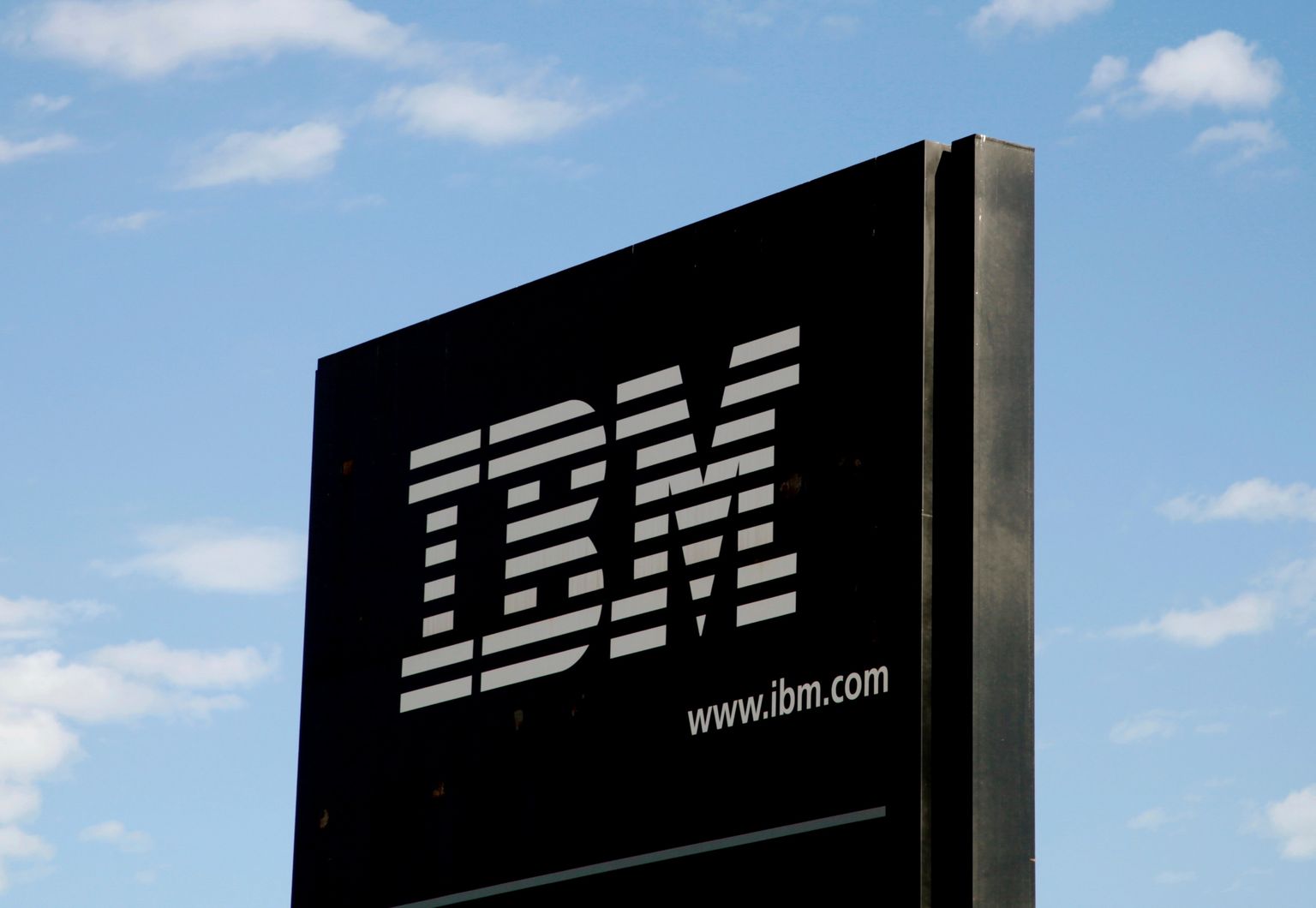 IBM-i logo.