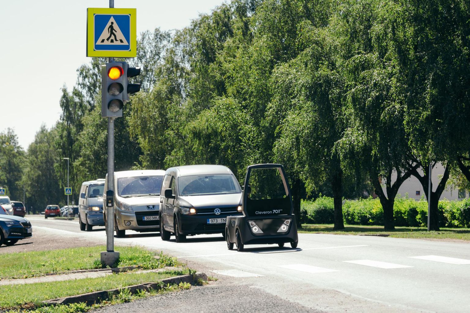Cleveroni poolisesõitev auto on juba mitu aastat Viljandi tänavatel liikunud.