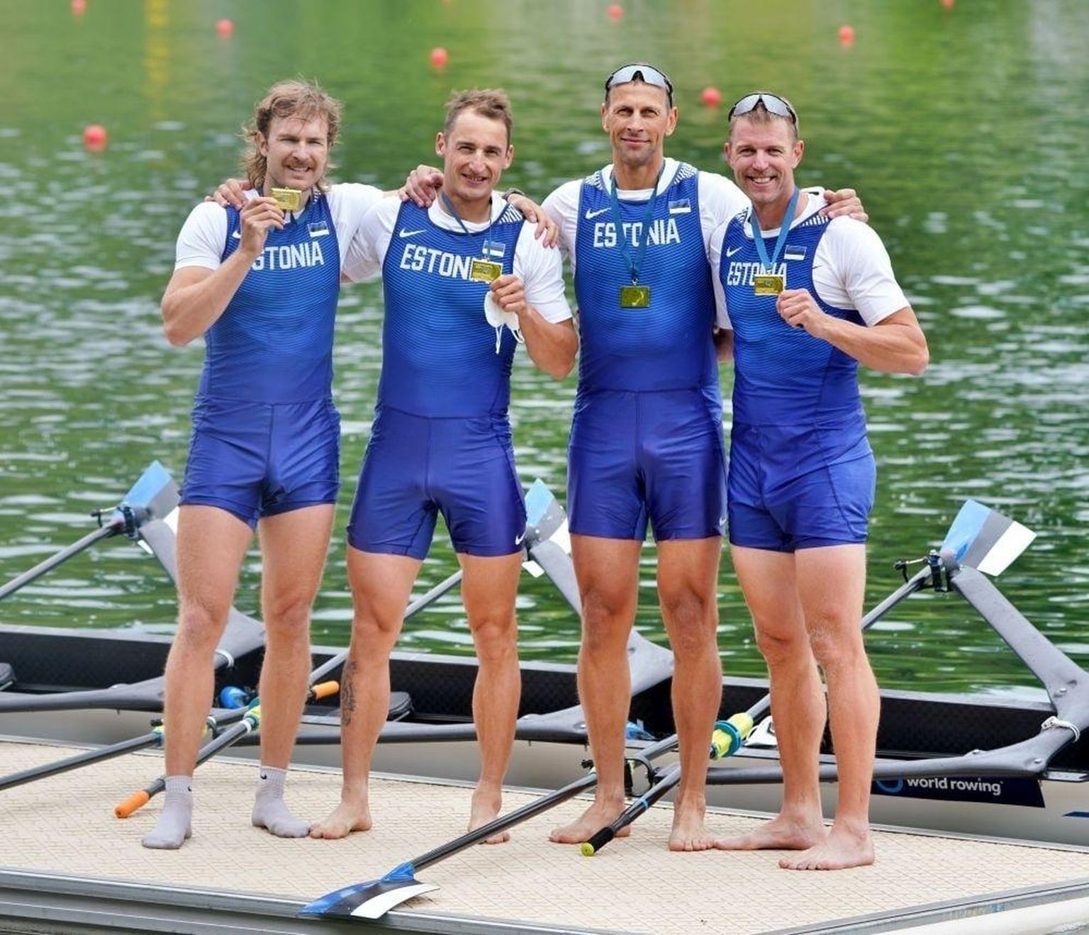 Eesti neljapaadi meeskond (vasakult) Jüri-Mikk Udam, Allar Raja, Tõnu Endrekson ja Kaspar Taimsoo Luzernis autasustamisel
