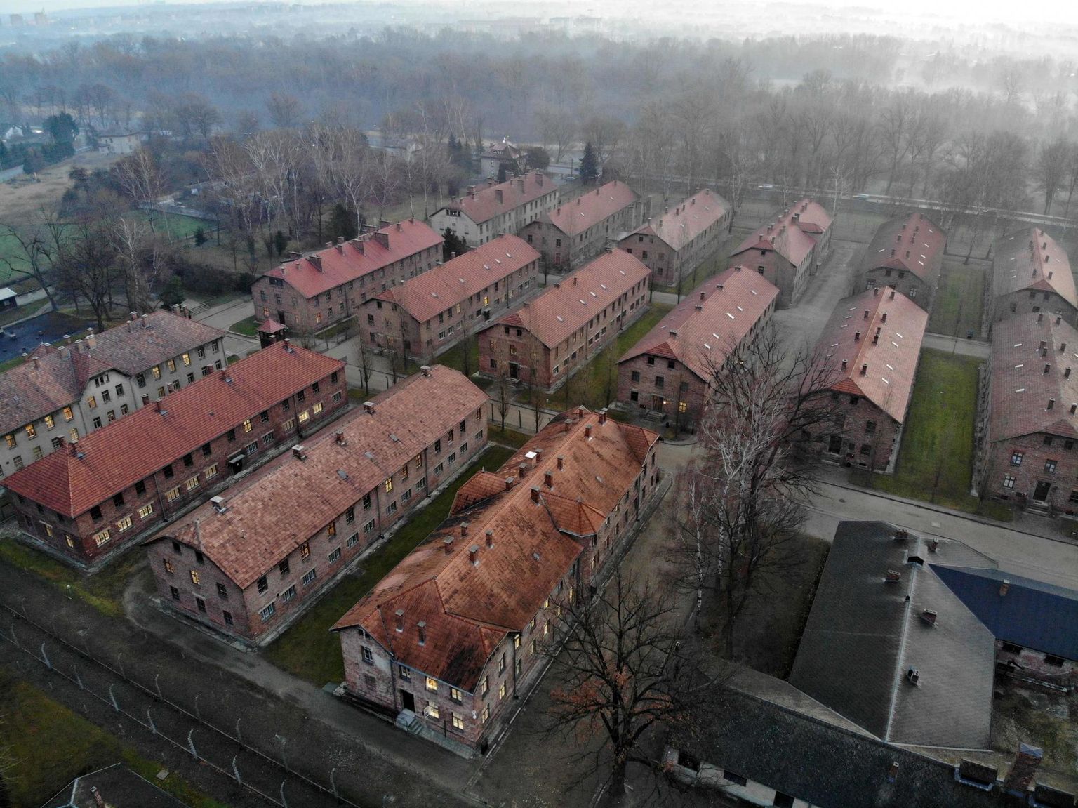 Kurikuulsaima koonduslaagri vabastamise 75. aastapäeva puhul tehtud droonifoto Auschwitz I laagrist.