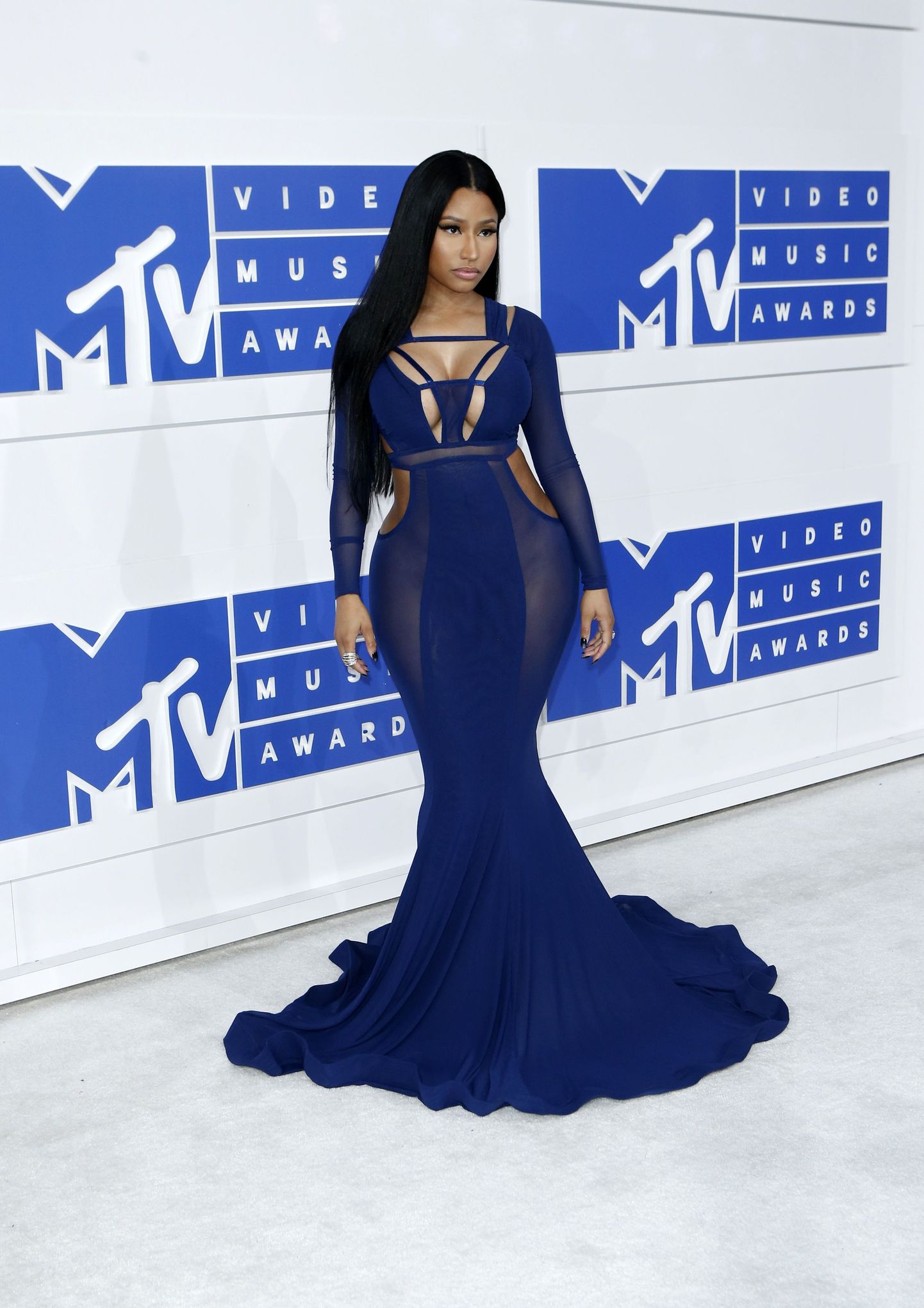 Rapper Nicki Minaj arrives at the 2016 MTV Video Music Awards in New York, U.S., August 28, 2016.  REUTERS/Eduardo Munoz