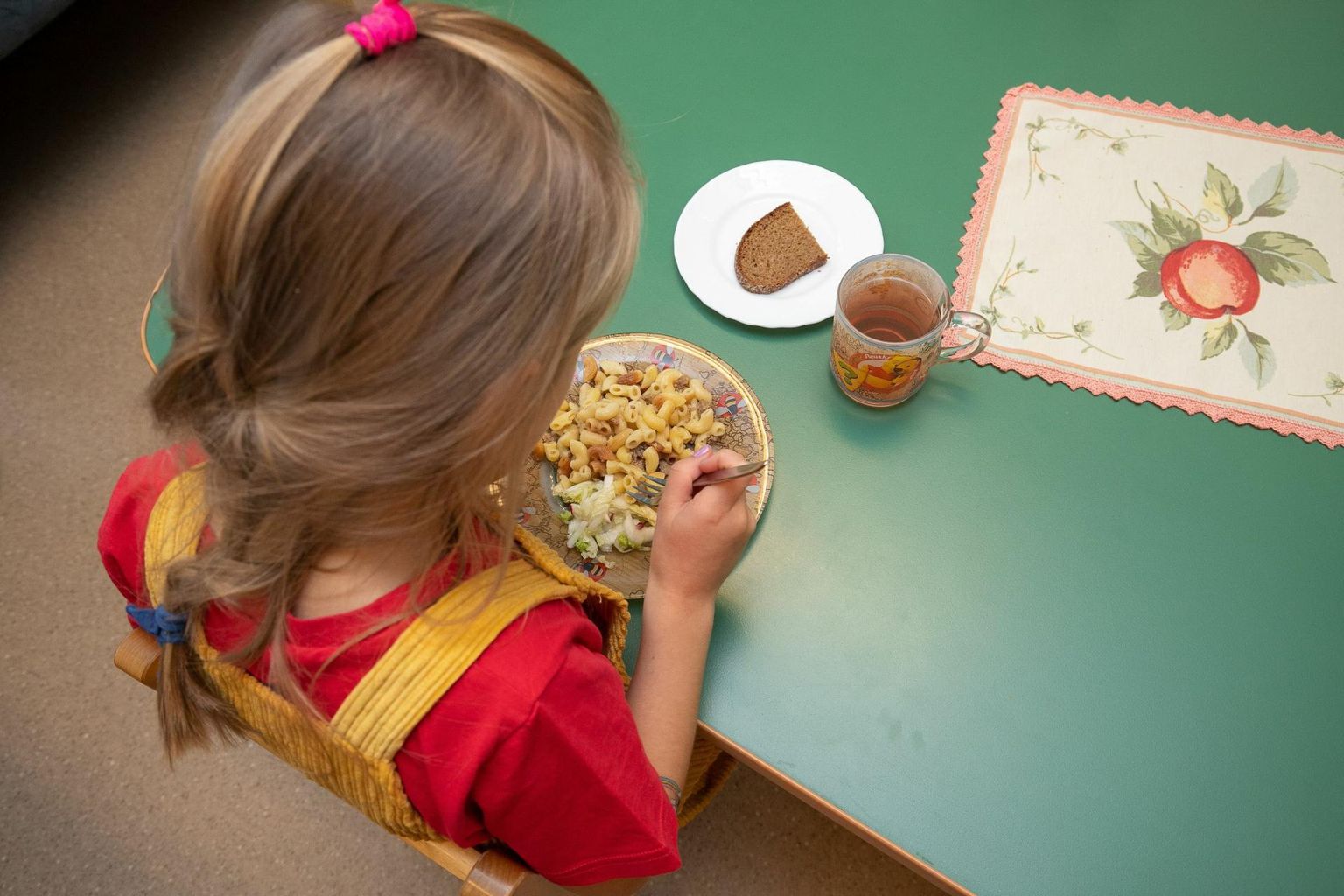 Viljandi lasteaedade laste lemmiktoidud on pastaroad ja püreesupid. Kõige rohkem jääb laste­aedades järele hommiku­putru.