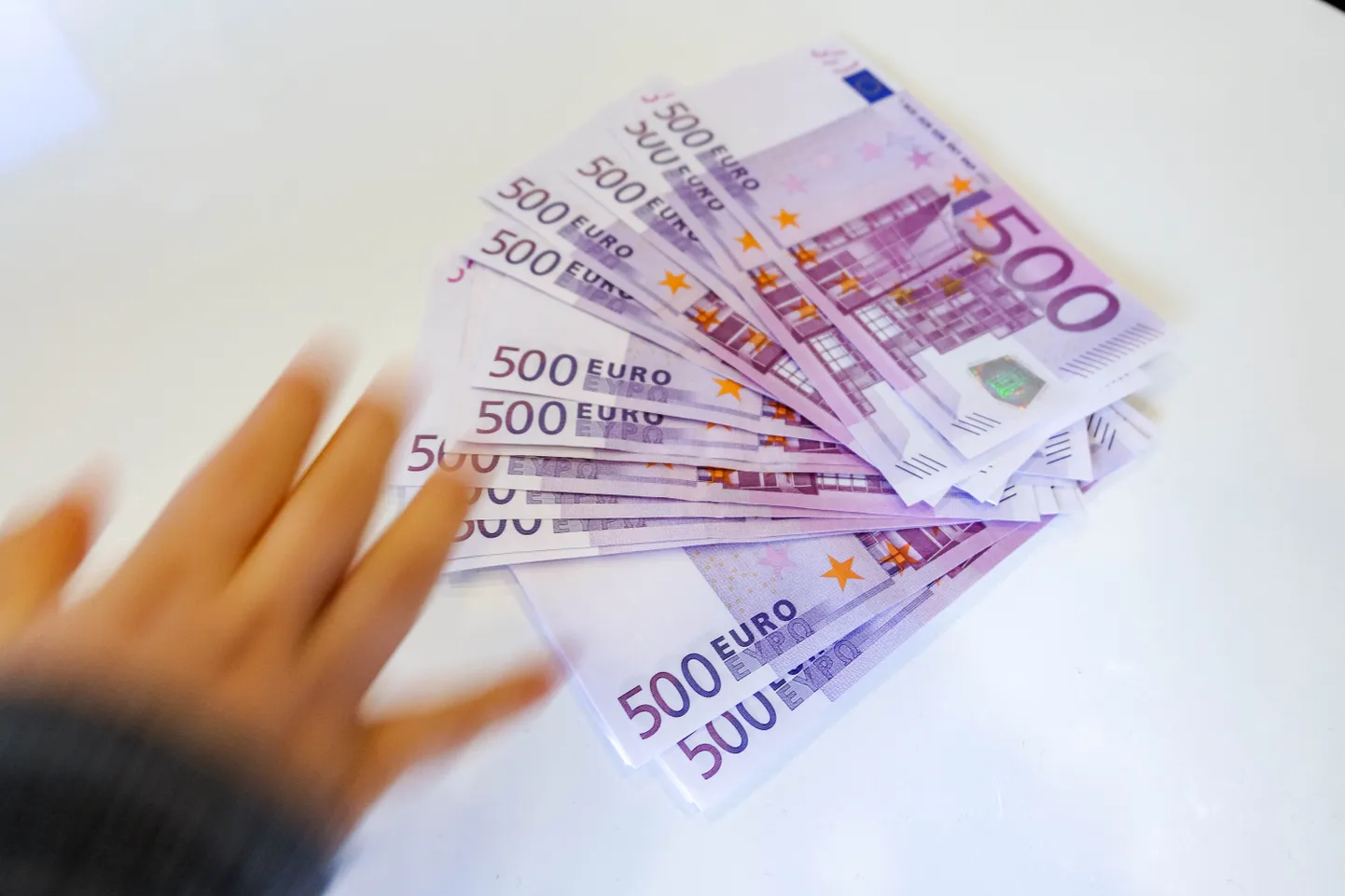 Toimunu tulemusena sai mees kahju ligi 4700 eurot.