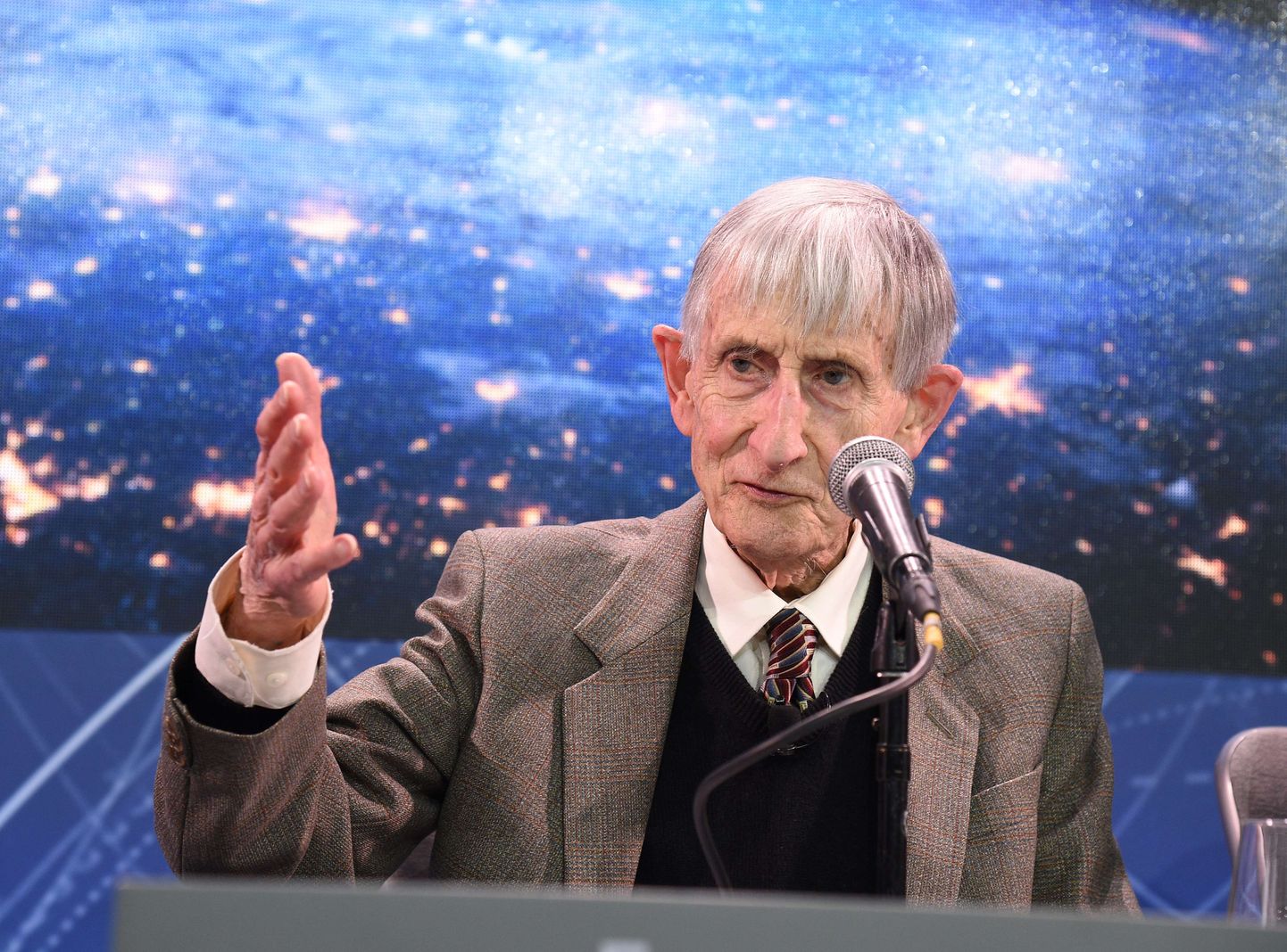 Freeman Dyson aprillis 2016 New Yorgis kosmoseseminaril esinemas