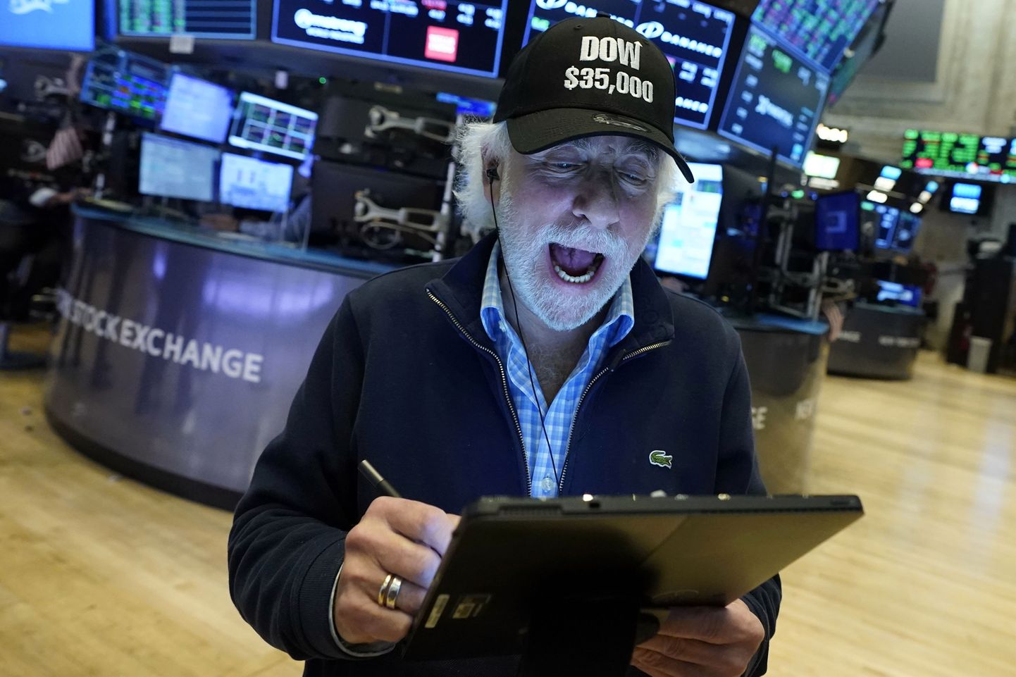New Yorgi börsil kaupleja Peter Tuchman tähistas uut tippmarki vastava mütsiga