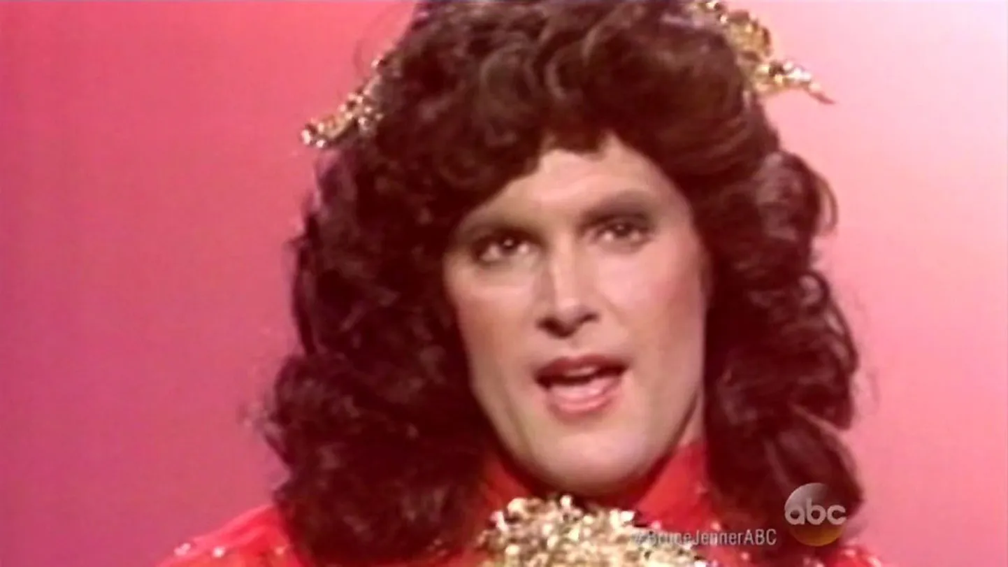 1976. aastal kümnevõistluses olümpiavõitjaks kroonitud Bruce Jennerist on praeguseks saanud naine ja tema nimeks on Caitlyn Jenner. Nüüdseks ka naisena avalikkuse ette astunud Jenner liitus seejärel ka Twitteriga ning jõudis koheselt ka Guinnesse rekordite raamatusse.