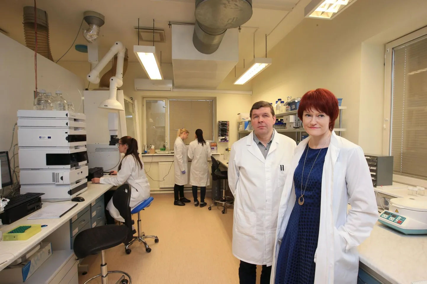 TBD-Biodiscovery juht Andrus Tasa ja arendusjuht Olga Tšubrik ettevõtte laboris.
