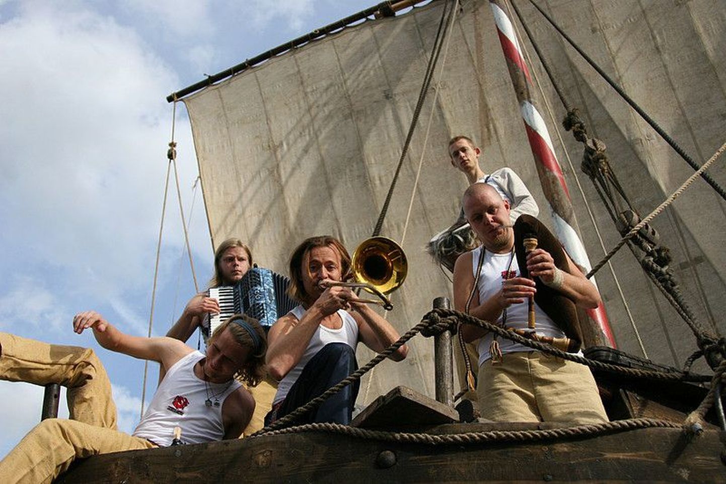 Eesti-Ukraina folkbänd Svjata Vatra esineb Kirsimäel sel reedel.