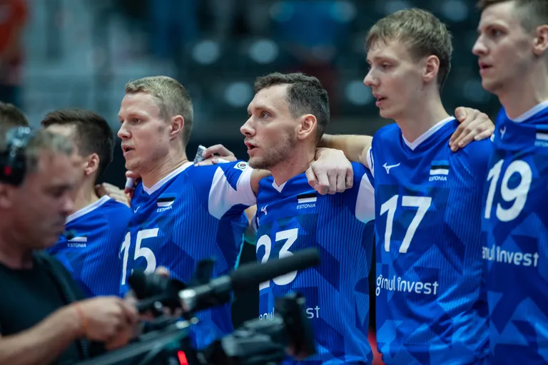 Mehed Eesti võrkpallikoondises: Andrus Raadik, Hindrek Pulk, Timo Tammemaa, Andri Aganits.