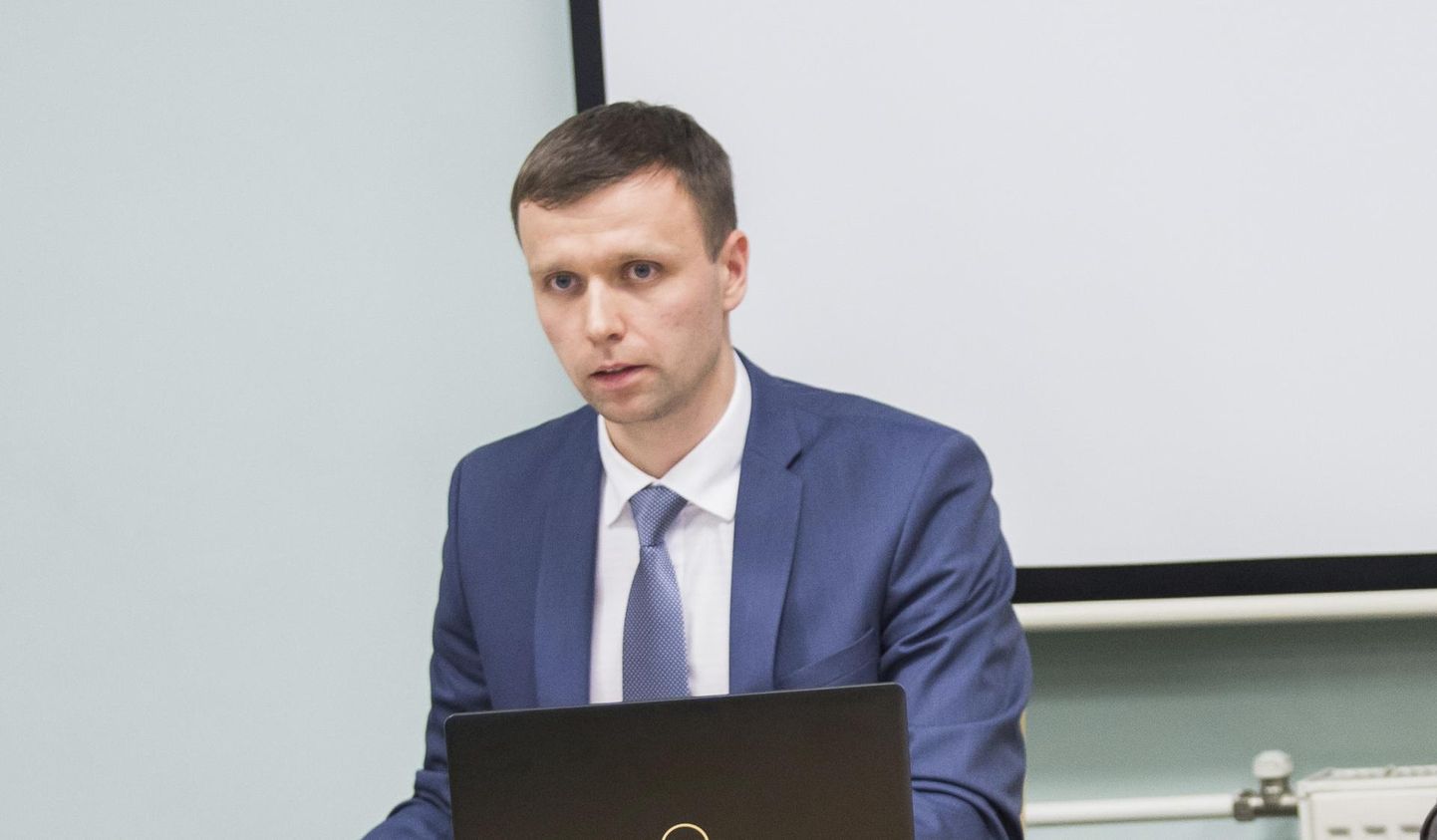 Tapa volikogu opositsiooni hinnangul on Maksim Butšenkovi juhitud volikogus muutunud õhkkond pingeliseks ja vaenulikuks.