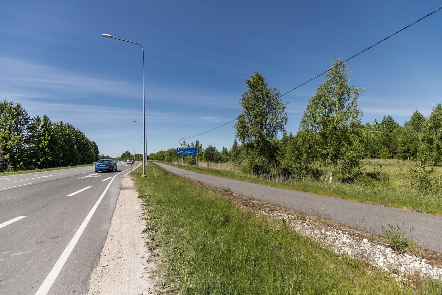 Tootmiseks vajaliku elektrivõimsuse, tehnoühendused, logistikanõuded ja laienemisvõimalused tagavat hästi Hiiuserva kinnistu ehk 6,47 hektarit Pärnu külje all Papsaare külas.