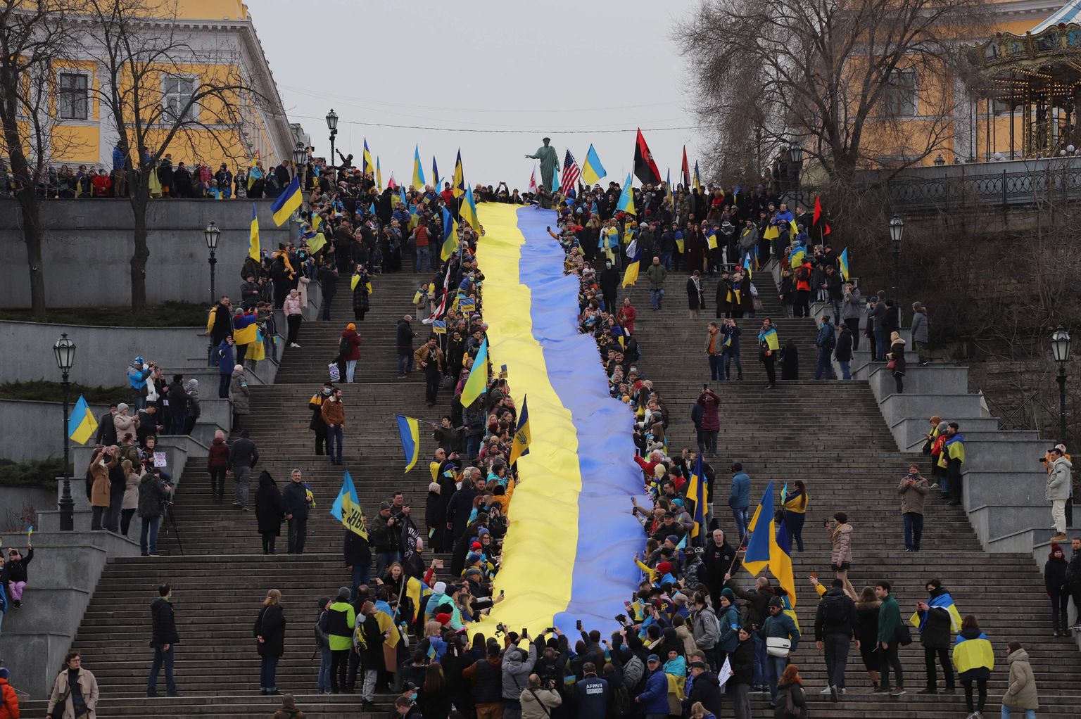 Ukrainlaste ühtsusmarss koos suure Ukraina lipuga 20. veebruaril Odessas