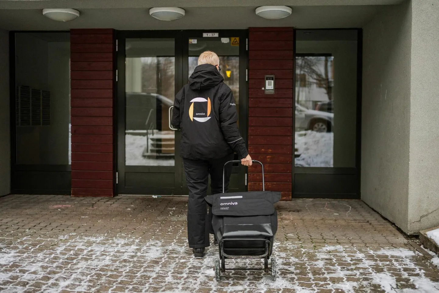 Mais alustab lehtede ja perioodika varahommikust kannet Pärnus Eesti Post.