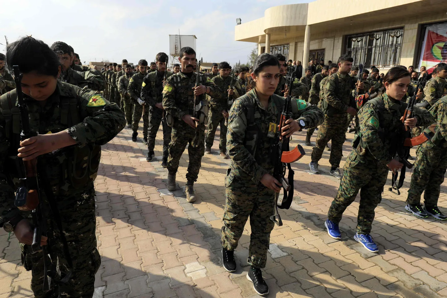 YPJ võitlejad.