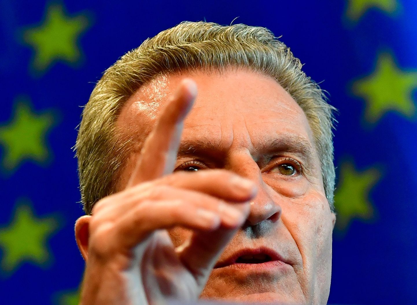 Euroopa Komisjoni eelarvevolinik Günther Oettinger hoiatas täna Hiinat liigse sekkumise eest Euroopa siseturule.