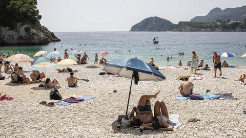 TAPPEV KUUMUS ⟩ Kreekas leiti järjekordne turist surnuna ja mitu puhkajat on endiselt kadunud