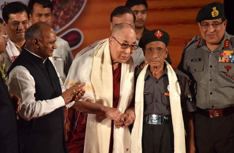 Dalai-laama ja India endise sõduri Naren Chandra Dasi kohtumine