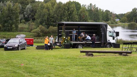 Drone searches lake during Külitsi festival after man goes missing