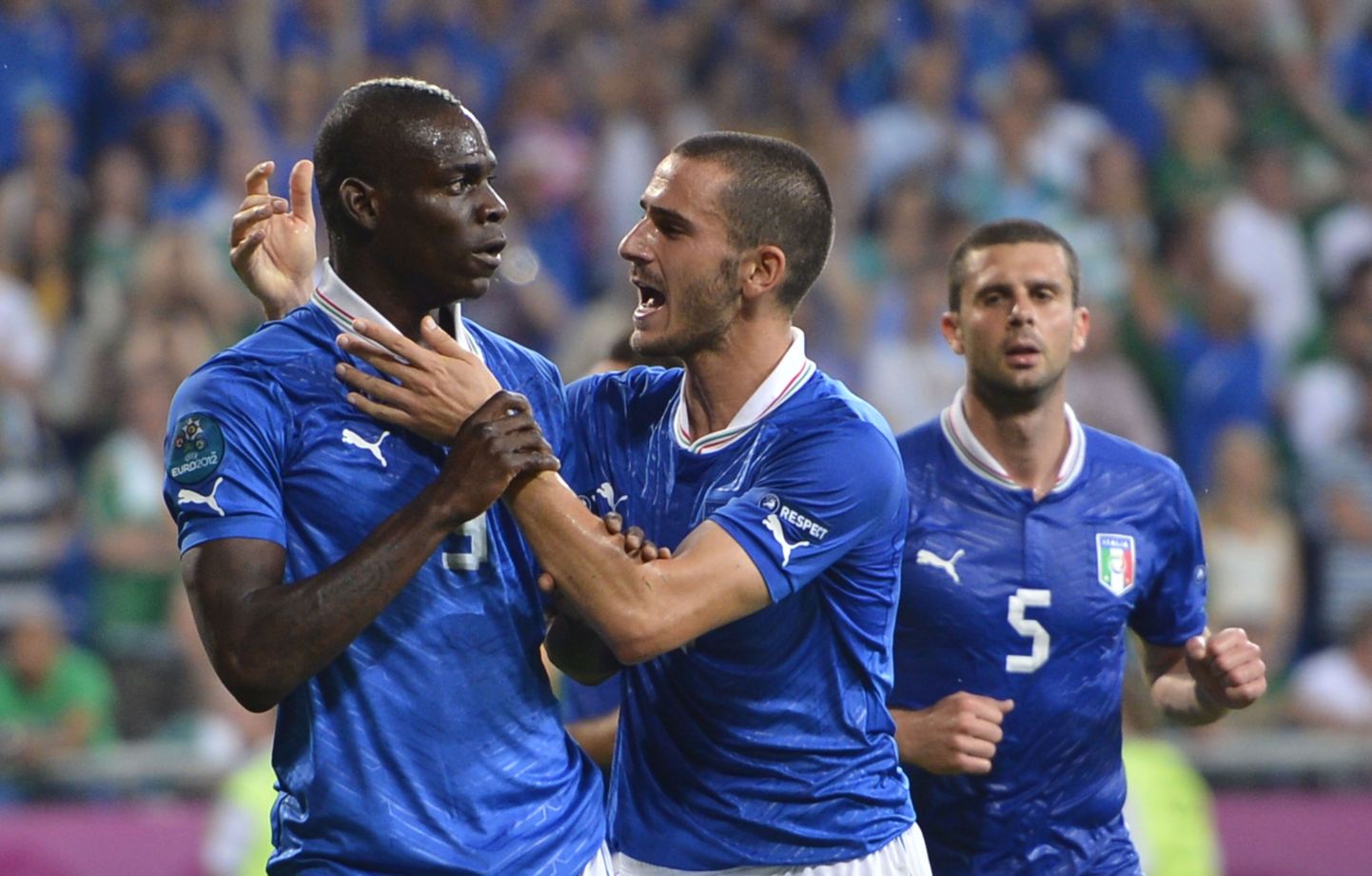 Mario Balotelli (vasakul) värav kindlustas Itaaliale võidu.