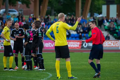 Sander Posti (nr 5) hiilgav kaitsemäng vedas Tuleviku eelmises voorus Kalju vastu võidule. FOTO: