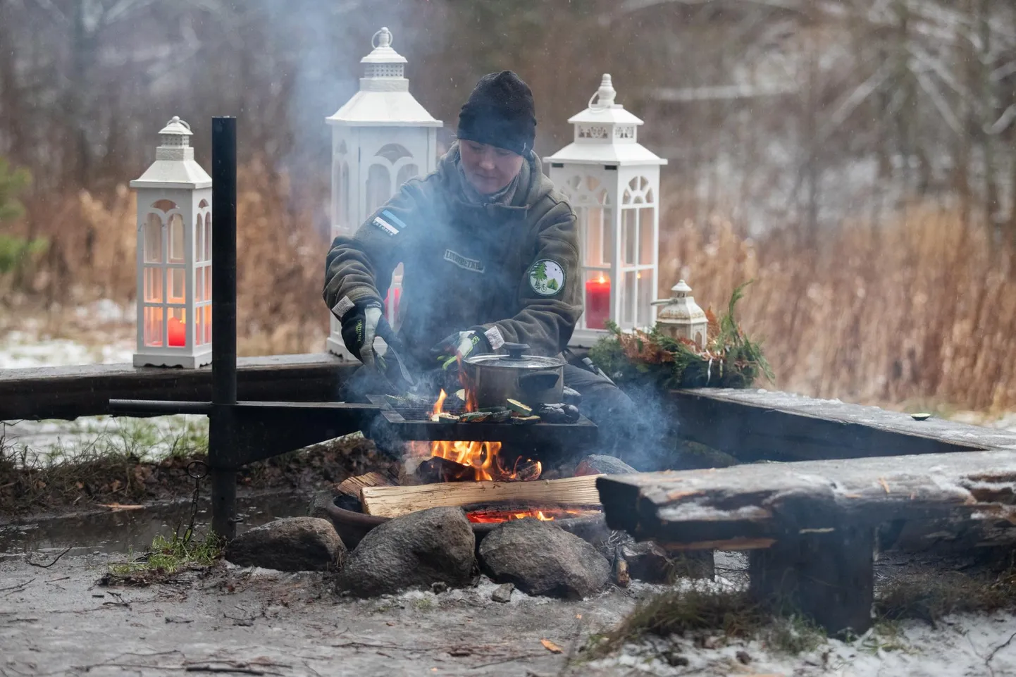 Marju Kees keerab restil küpsevaid suvikõrvitsaviile ja potis podiseb risoto.