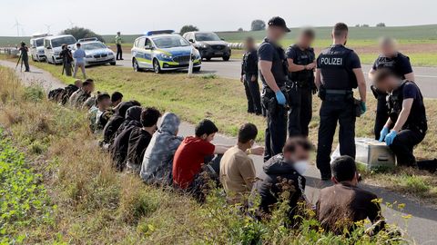 Перевозили беженцев в нечеловеческих условиях: жителей Эстонии приговорили к тюремным срокам в Германии