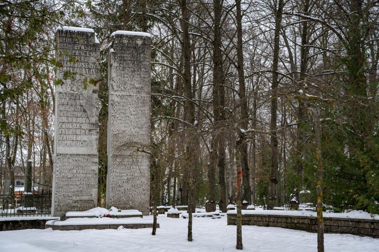 Памятники на старом кладбище Пярну должны быть заменены.