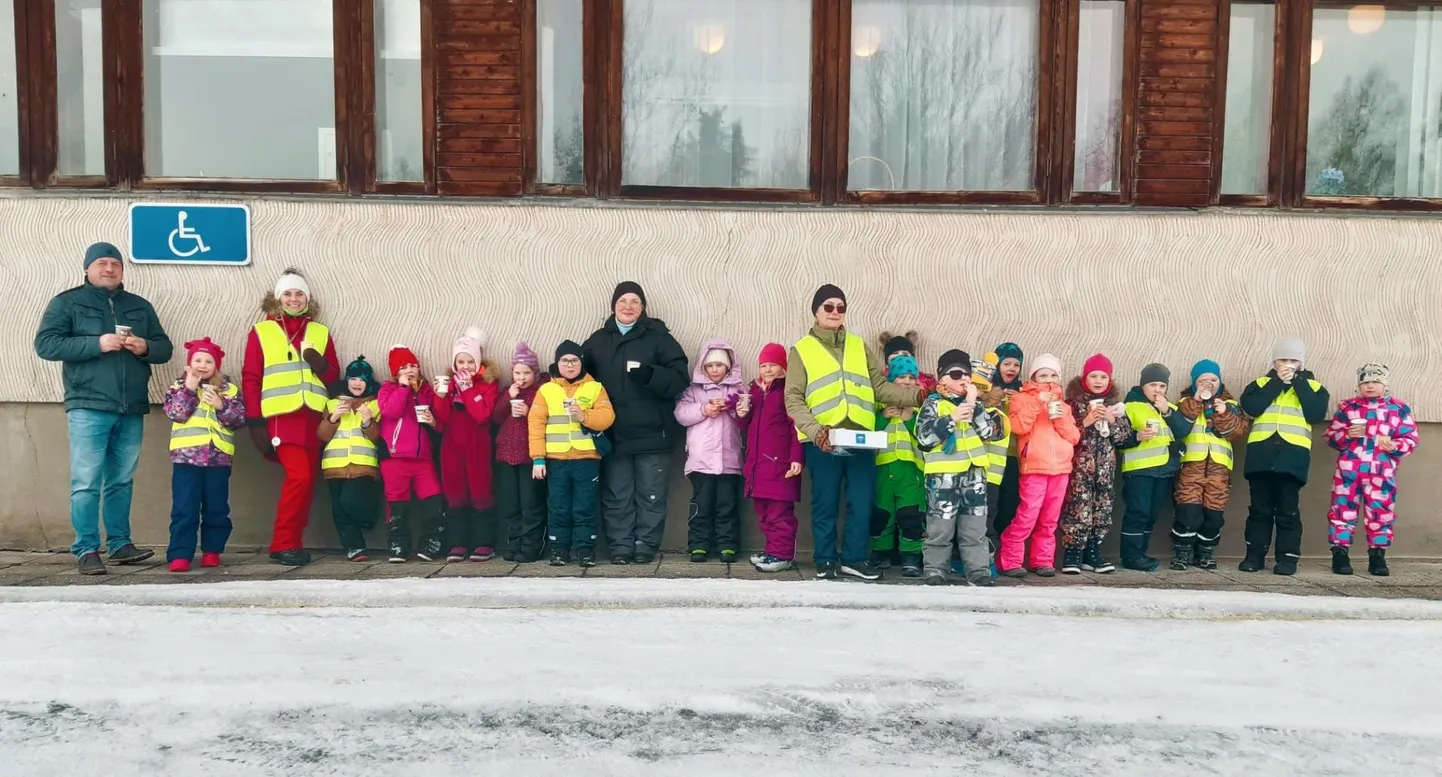 Vinni Tõrukese lasteaia Jänkupere rühm käis matkal ja kohtus vallavanem Rauno Võrnoga.