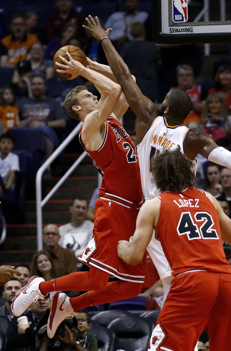 Lauri Markkaneni (vasakul) karjääri parimast mängust jäi Chicago Bullsile võiduks väheseks.