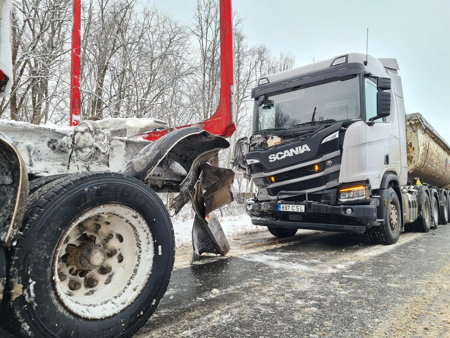 Liiklusõnnetus Tallinna-Tartu maanteel.